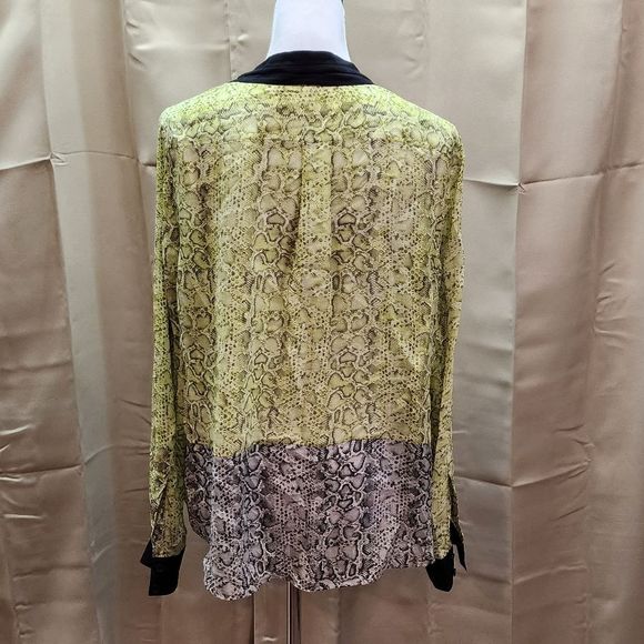 BCBGMAXAZRIA Snakeskin Silk Pullover Blouse Size Large - Picture 6 of 8